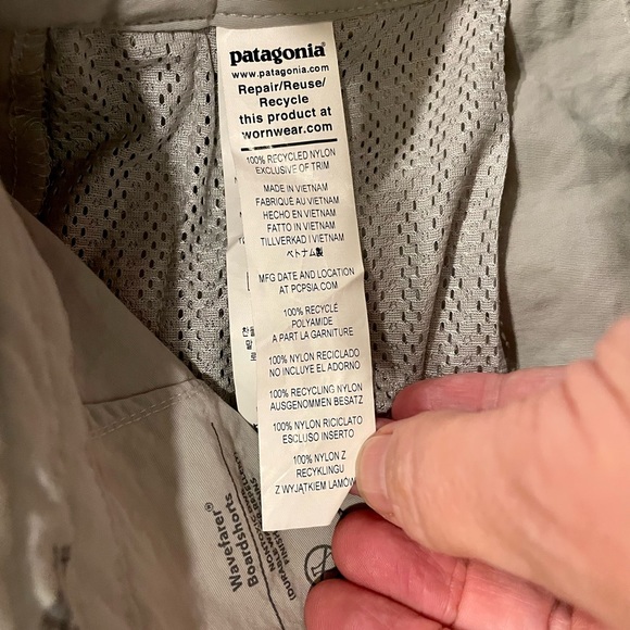Patagonia Wavefarer Hybrid Walk Shorts size 28” W NWT - Picture 4 of 7